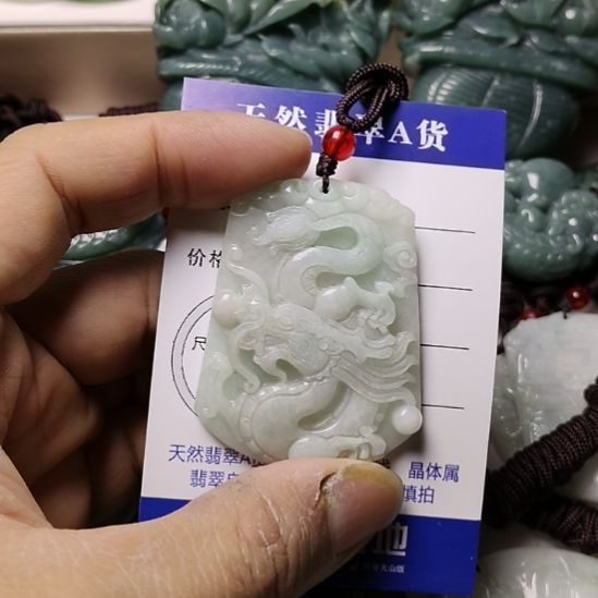 翡翠未镶嵌颈饰挂件