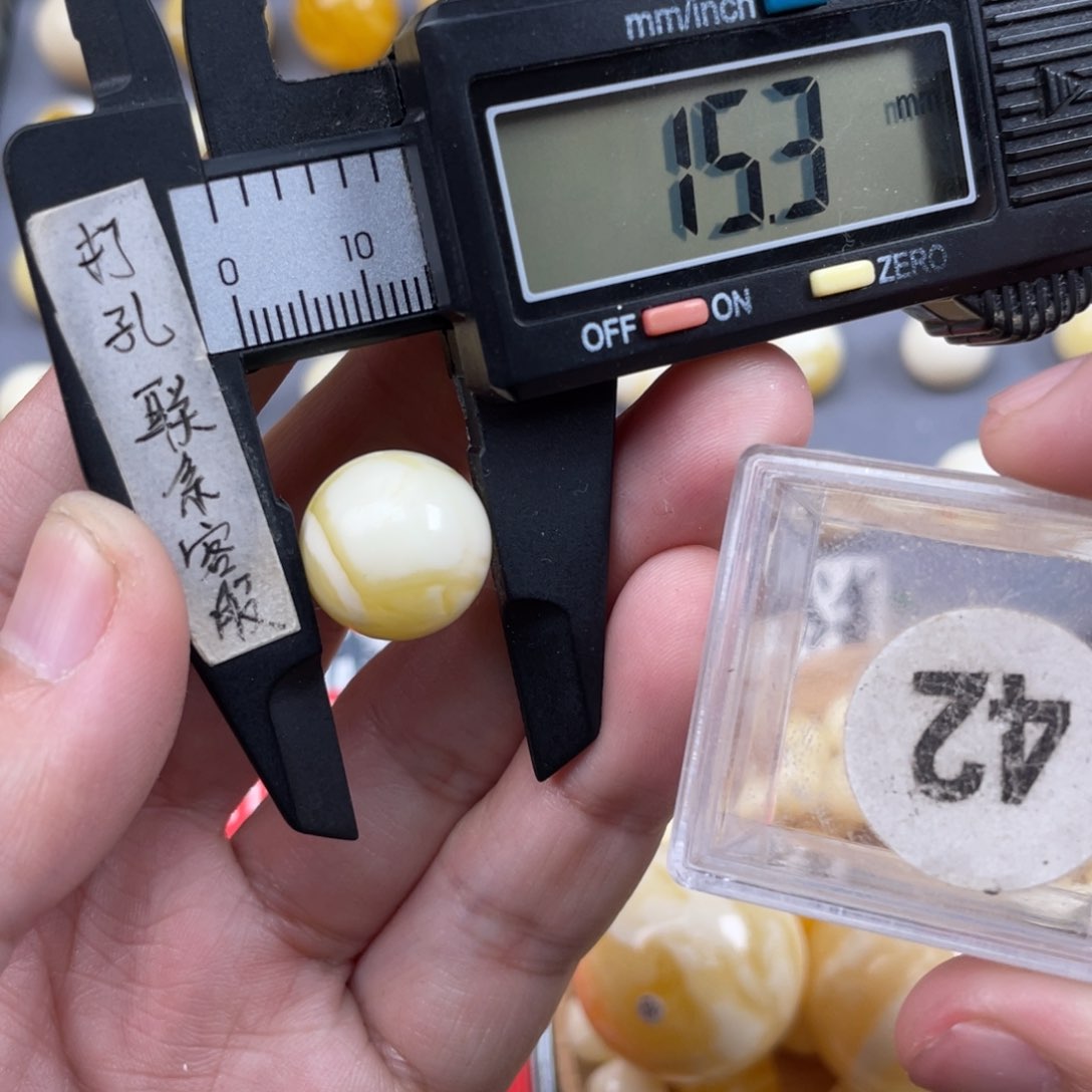 蜜蜡珠宝奇石未镶嵌