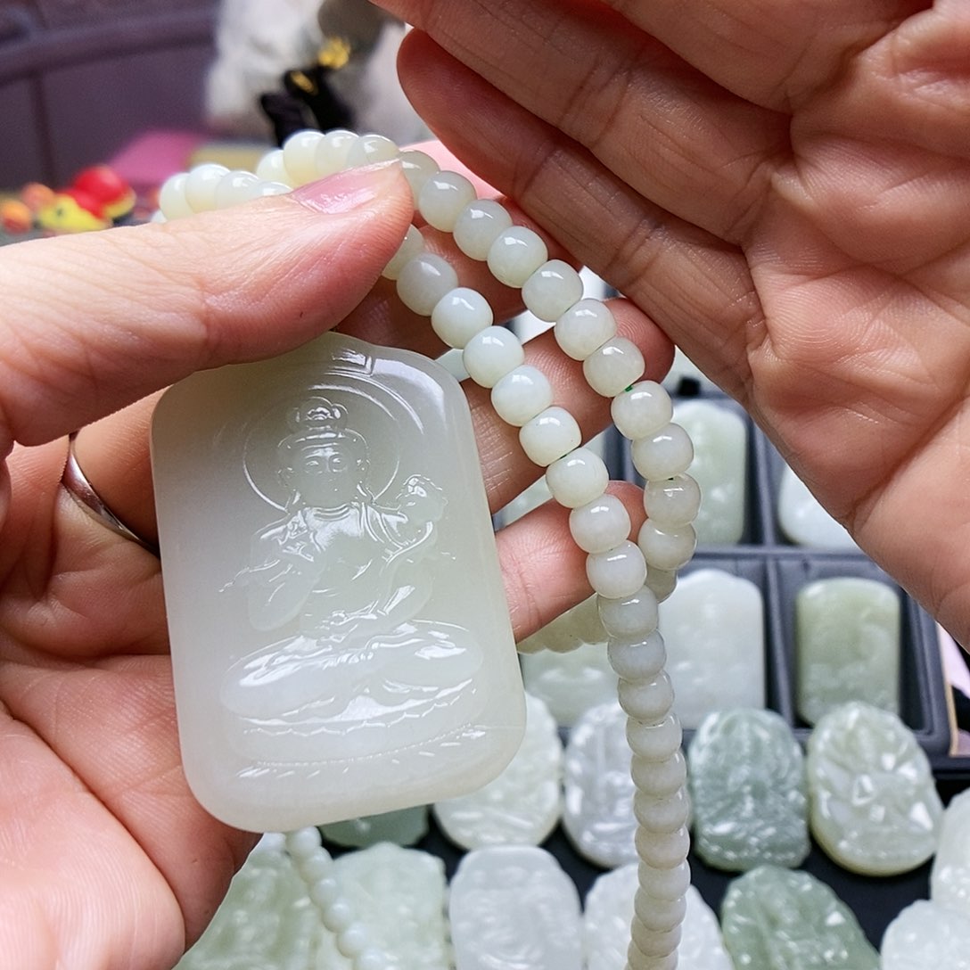 和田玉颈饰未镶嵌猫*