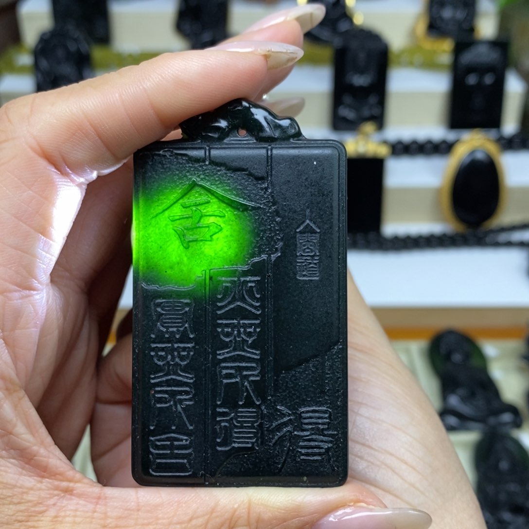 蛇纹石玉吊坠未镶嵌