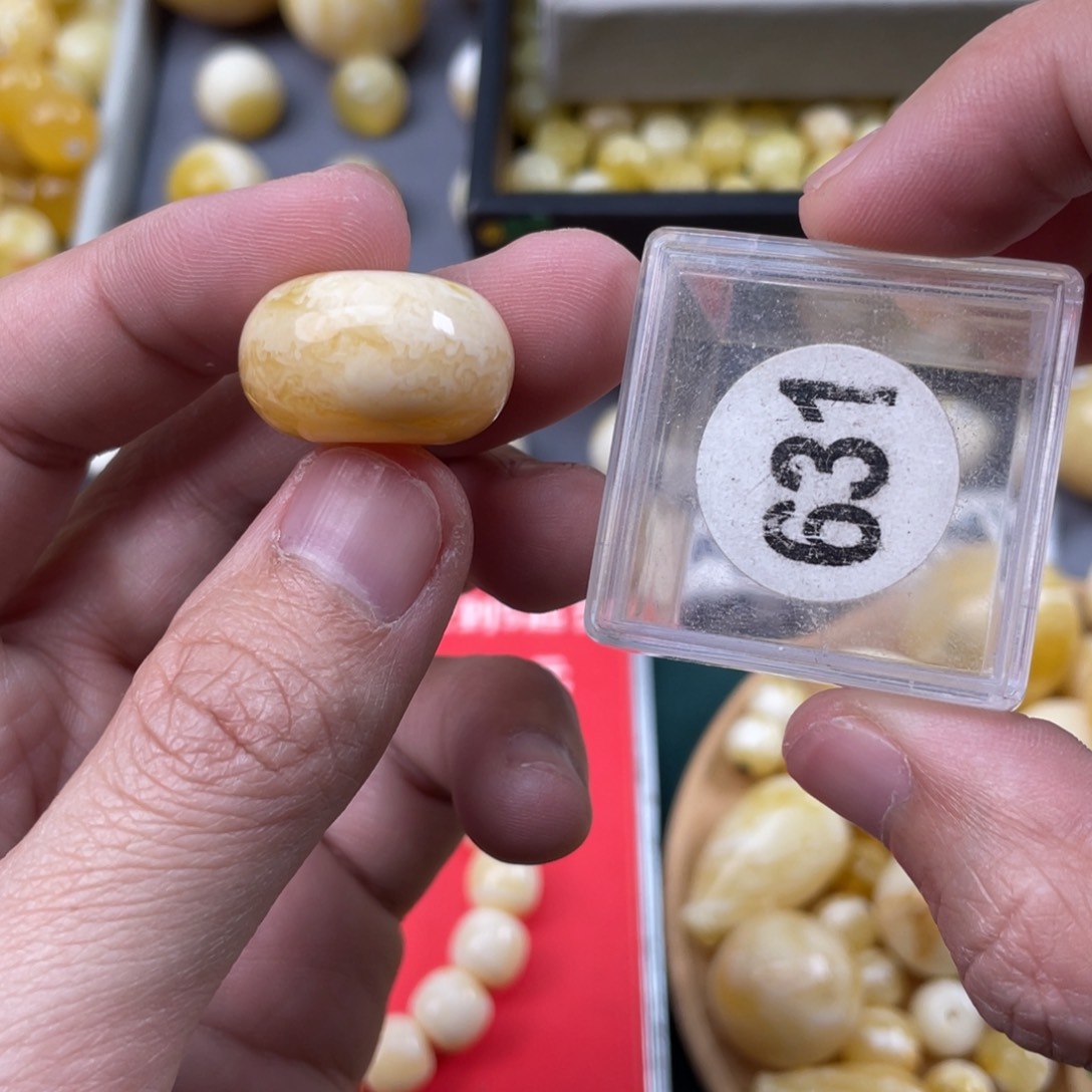 蜜蜡珠宝奇石未镶嵌