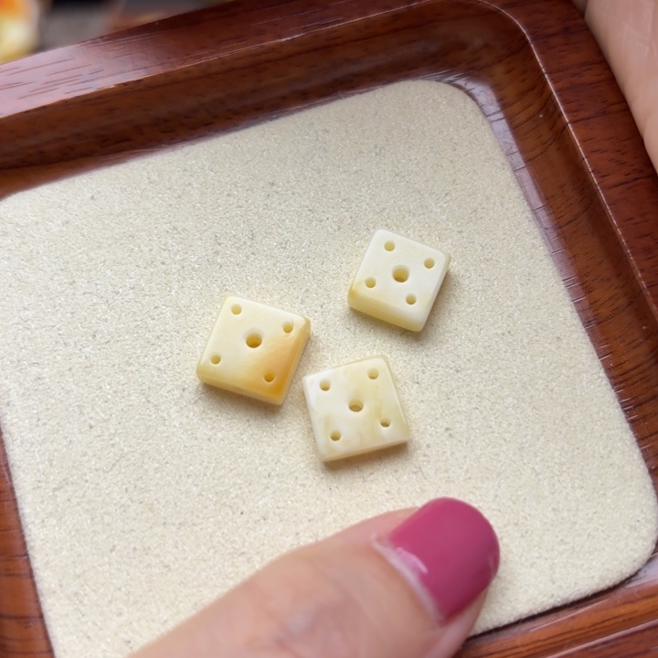 琥珀裸石未镶嵌琥珀裸石未镶嵌237