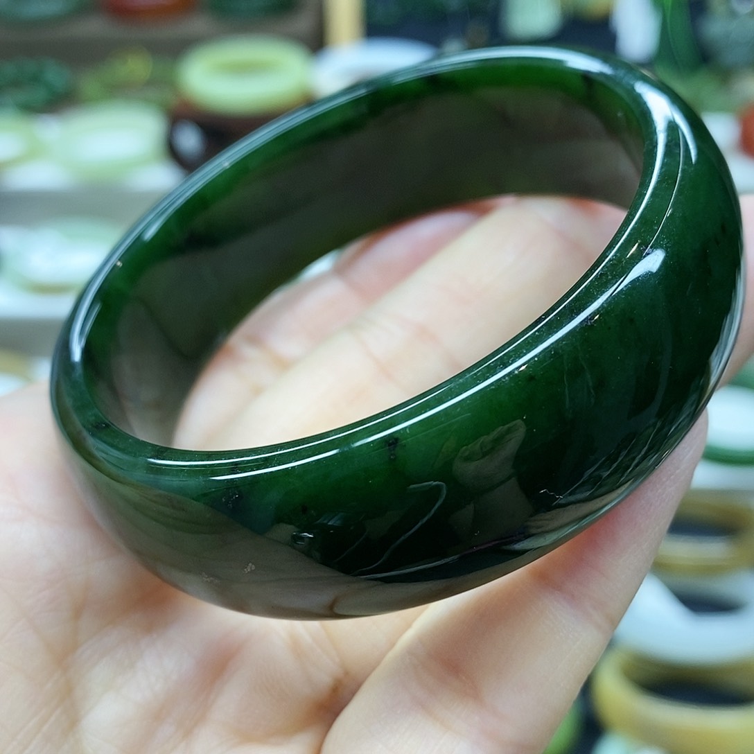 【闪购商品】未镶嵌手镯和田玉（碧玉）