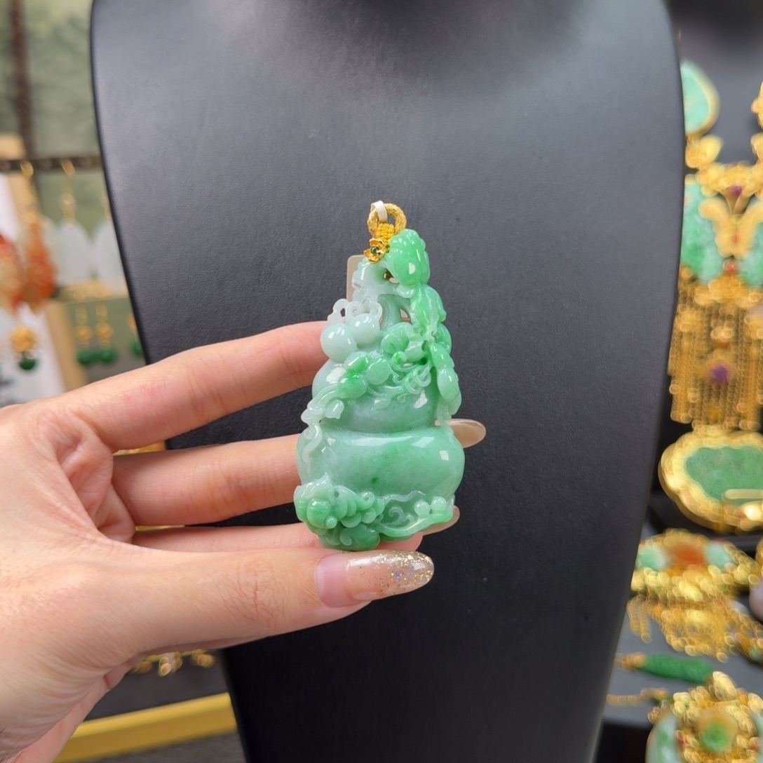 翡翠未镶嵌颈饰吊坠