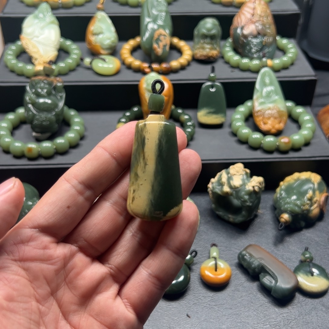 虚***阴岫岩河磨玉（透闪石质玉）未镶嵌颈饰