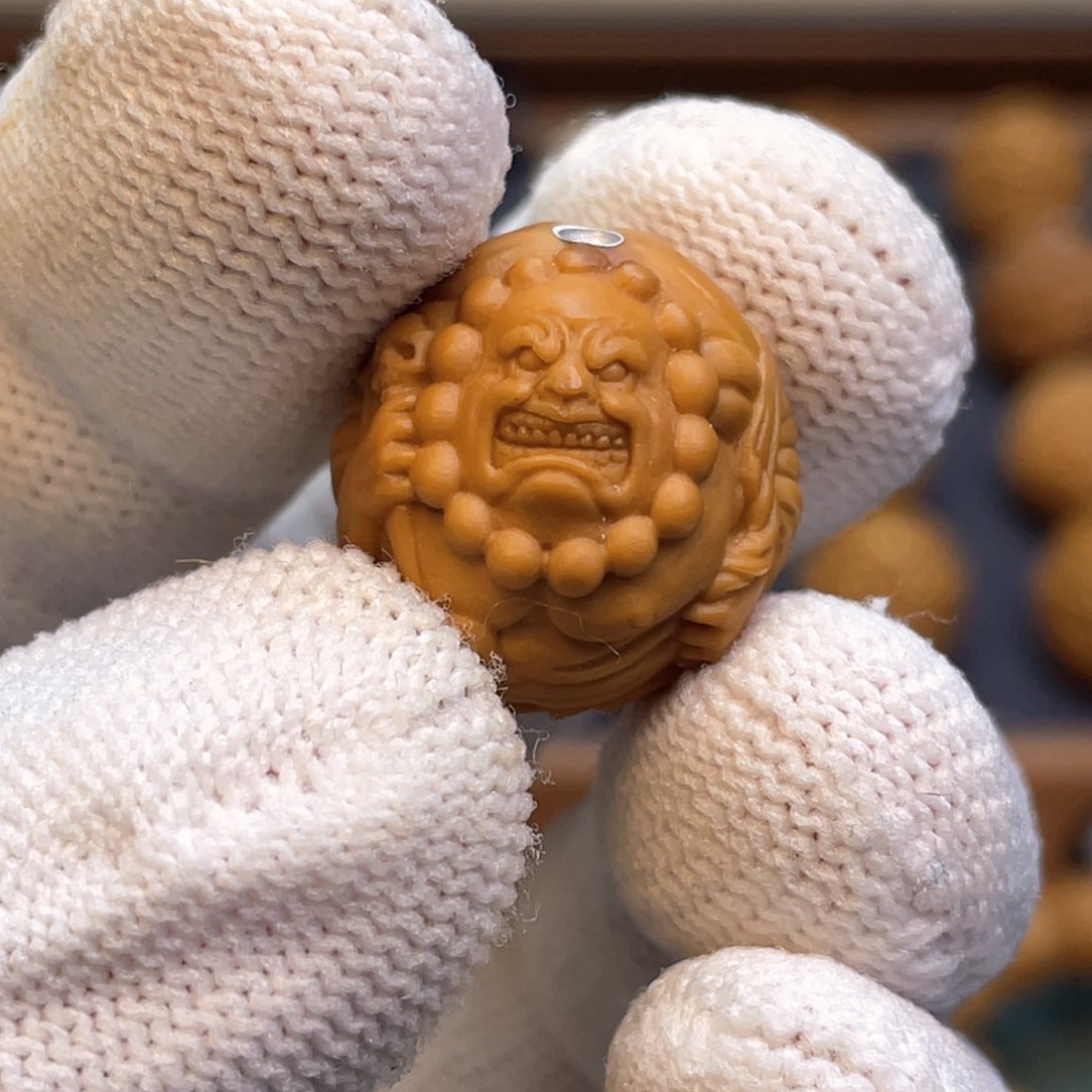 猴头核桃吊坠抓财僧王