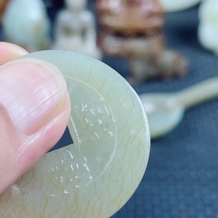 用***4和田玉未镶嵌颈饰