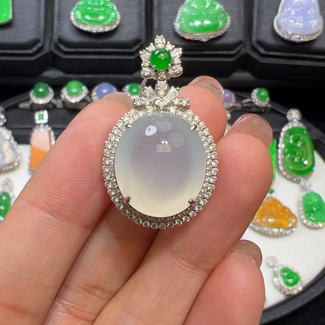 翡翠颈饰18K金镶嵌翡翠