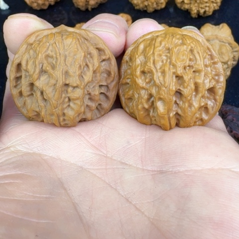 文玩核桃吊坠野狼