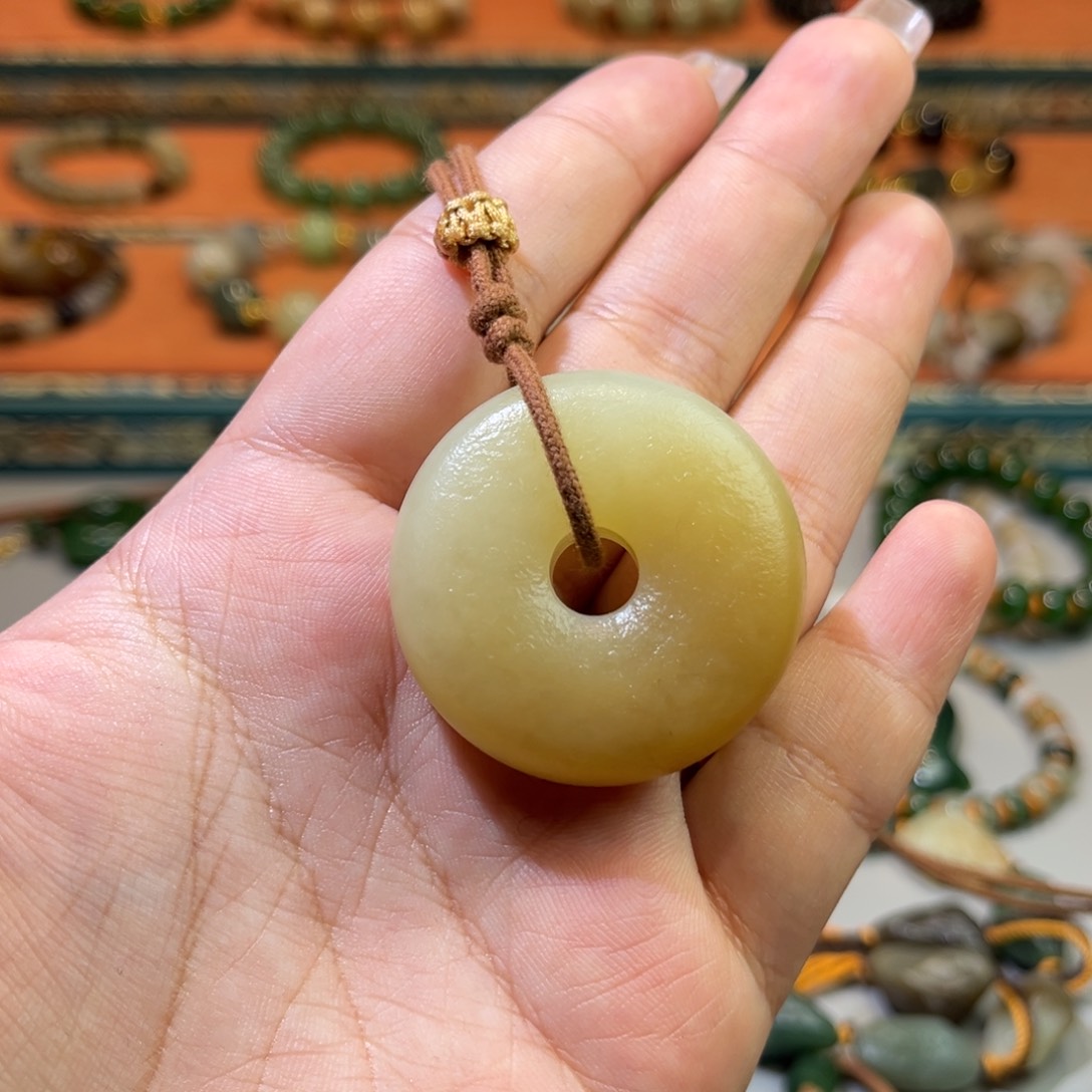 颈饰未镶嵌和田玉