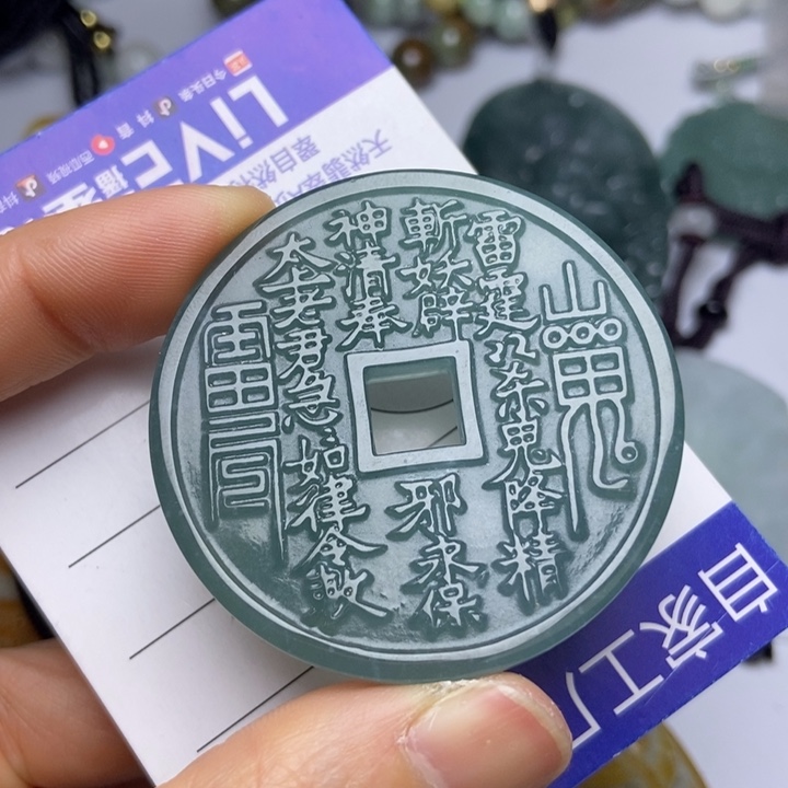 翡翠颈饰未镶嵌大*翡翠