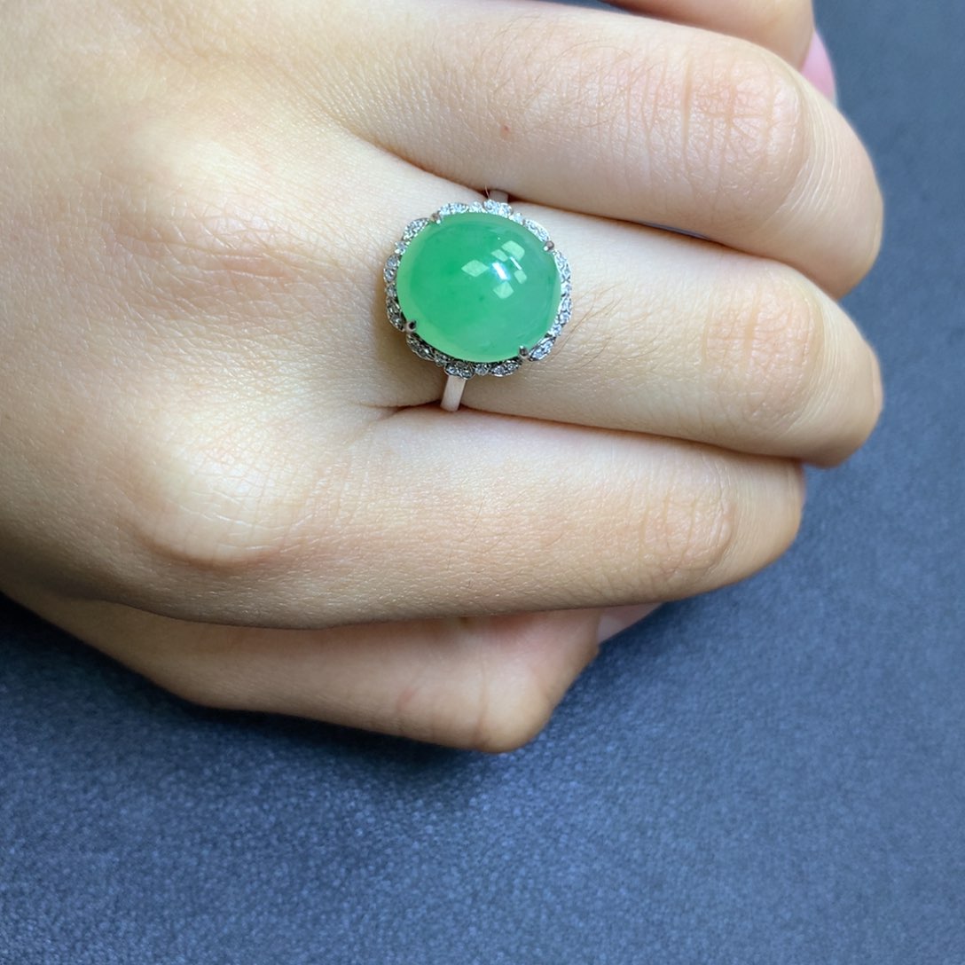 翡翠颈饰18K金镶嵌翡翠