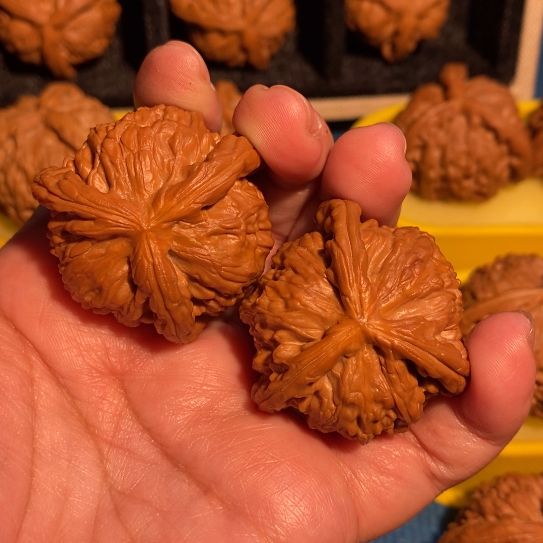 L***g文玩核桃吊坠白狮子