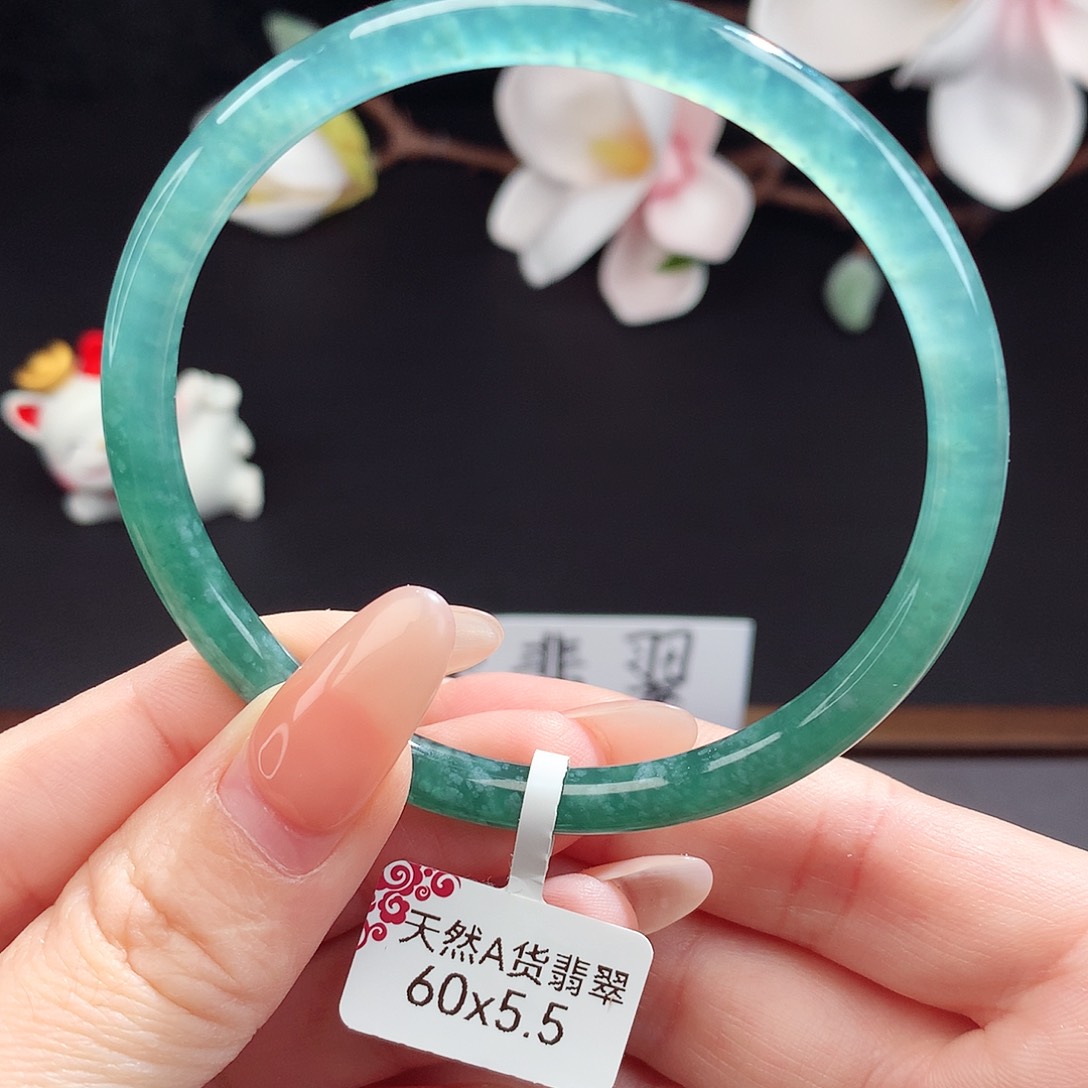 翡翠手镯（圆镯）未镶嵌