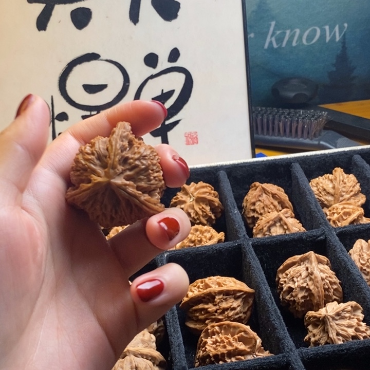 此***销吊坠文玩核桃文山