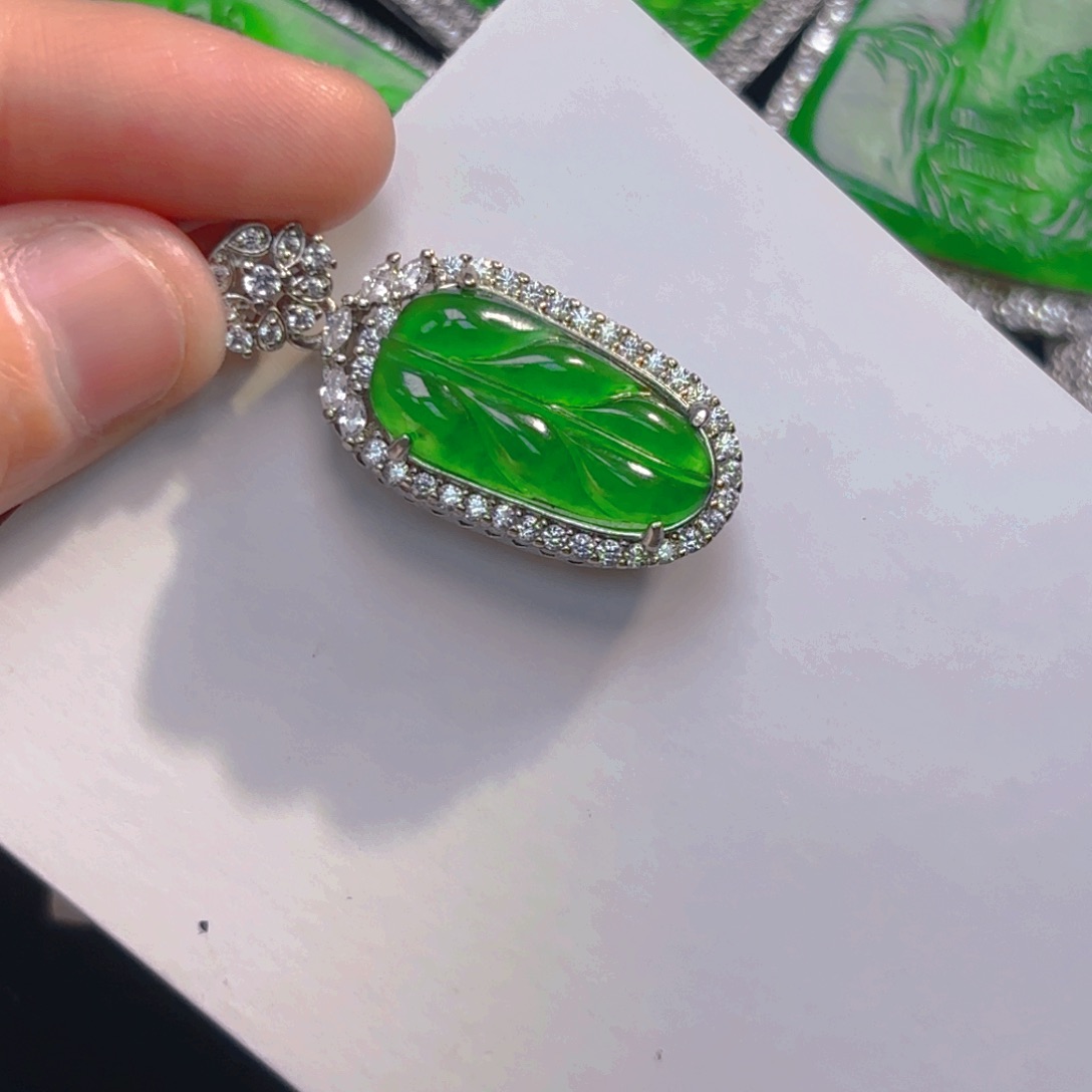 翡翠颈饰未镶嵌叶子
