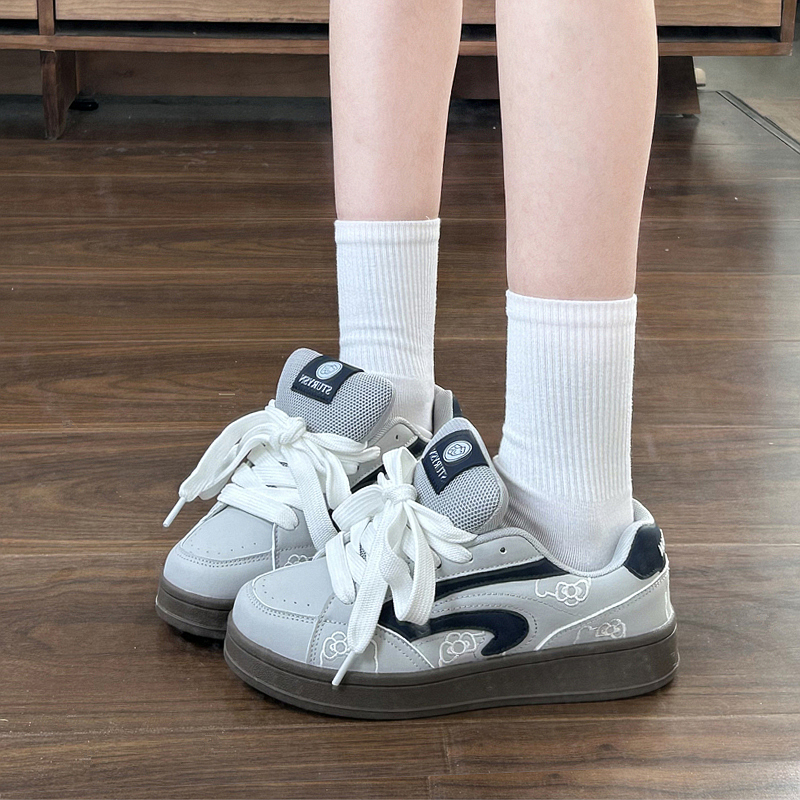 原创浅灰色面包鞋女ins潮2025秋季学生新款板鞋百搭休闲小白鞋