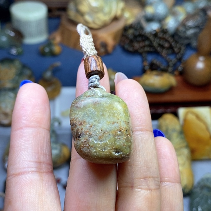 岫岩河磨玉（透闪石质玉）手机坠未镶嵌