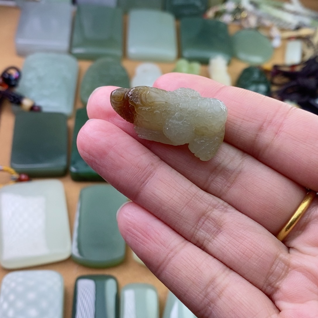 和田玉颈饰未镶嵌