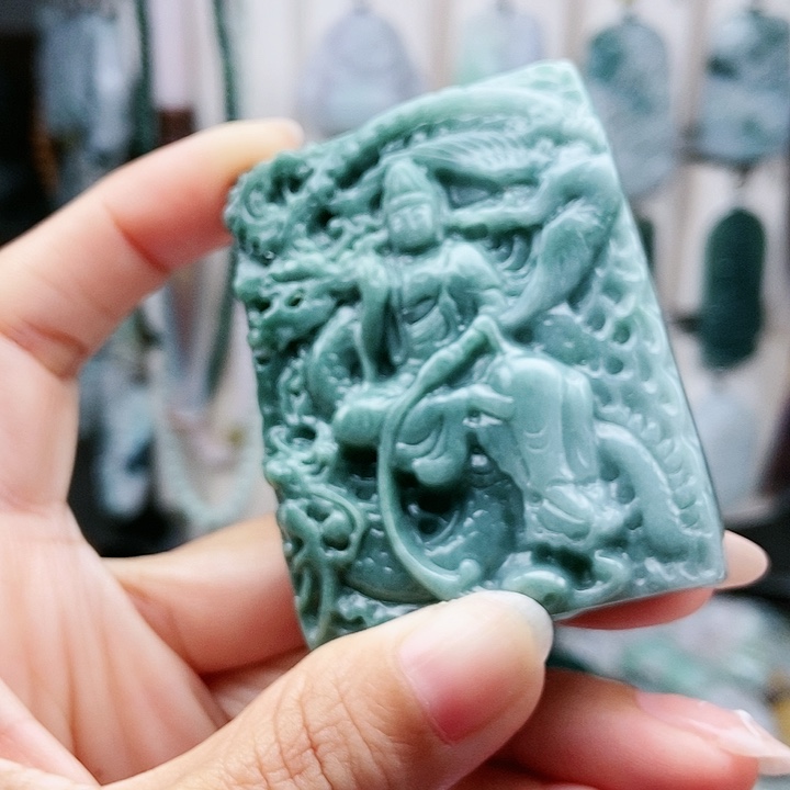 颈饰足铂镶嵌翡翠翡翠