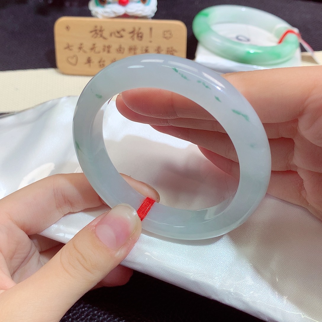 翡翠未镶嵌手镯9014