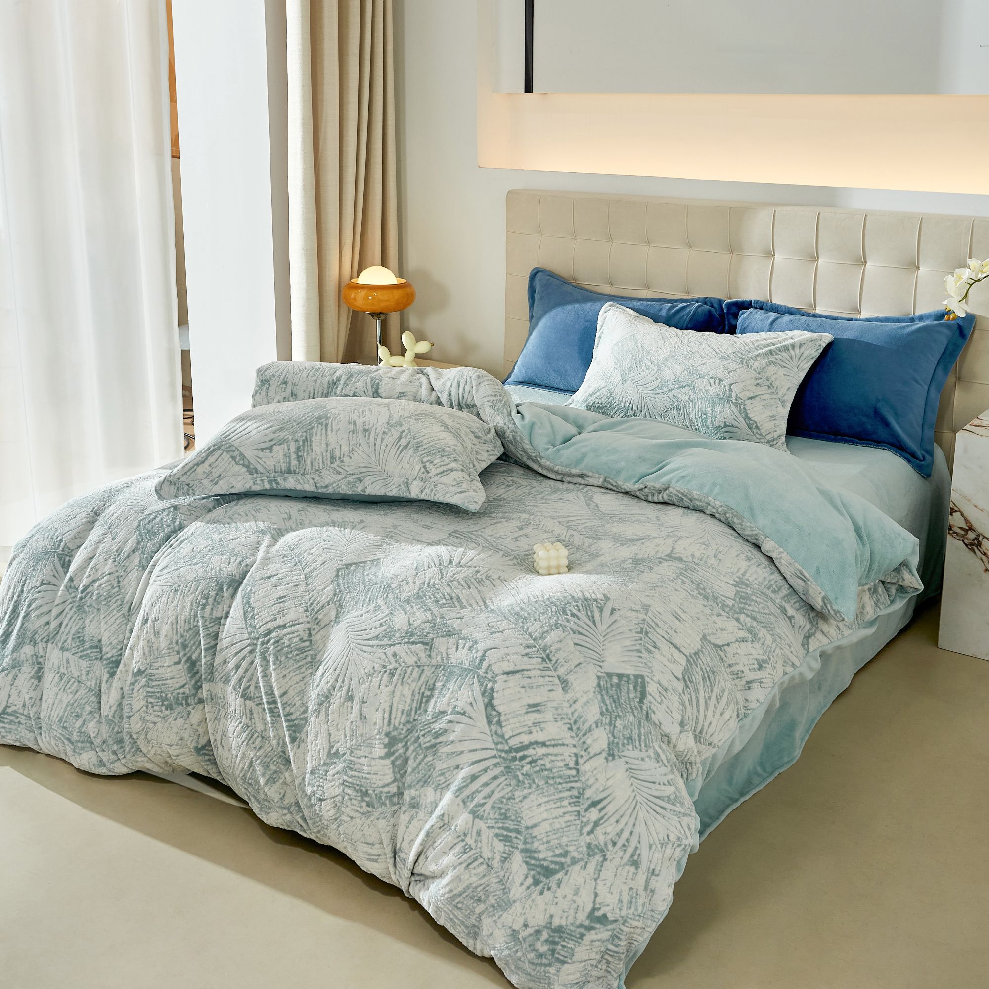 旗舰款第三代雕花牛奶绒四件套亲肤加绒防静电双面绒毛机洗婴儿绒