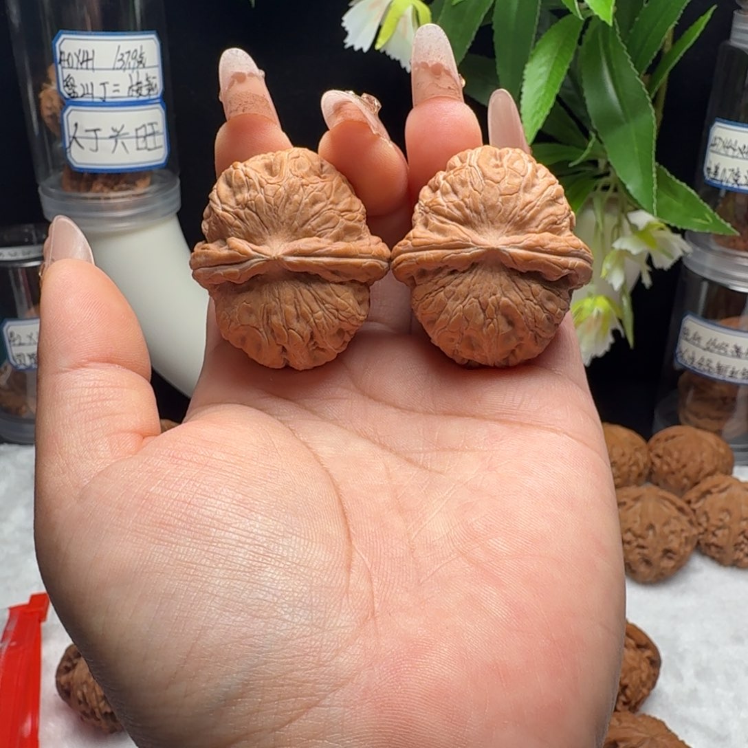 叫***李把件文玩核桃全品元宝41红皮果