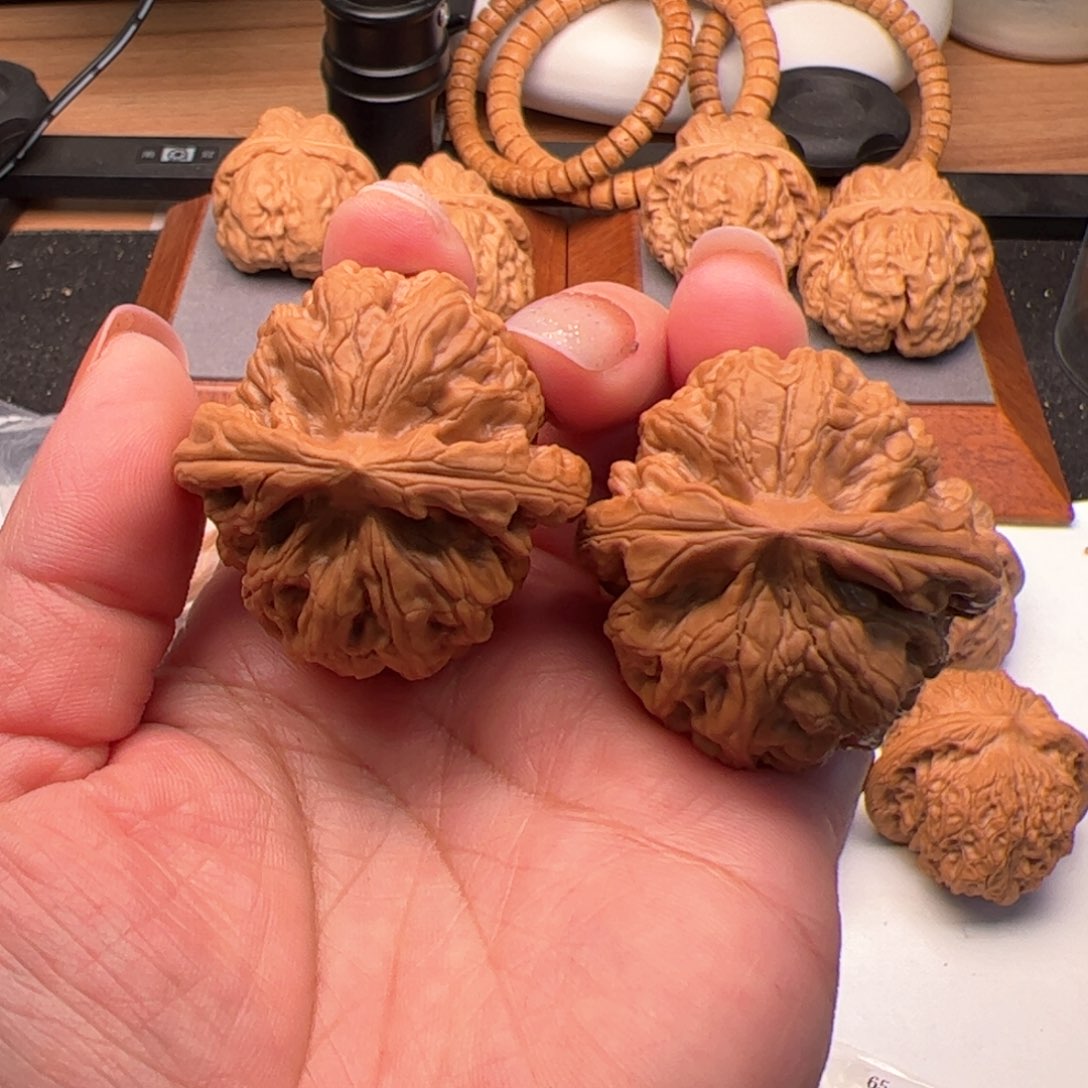 文玩核桃把件红锦鲤