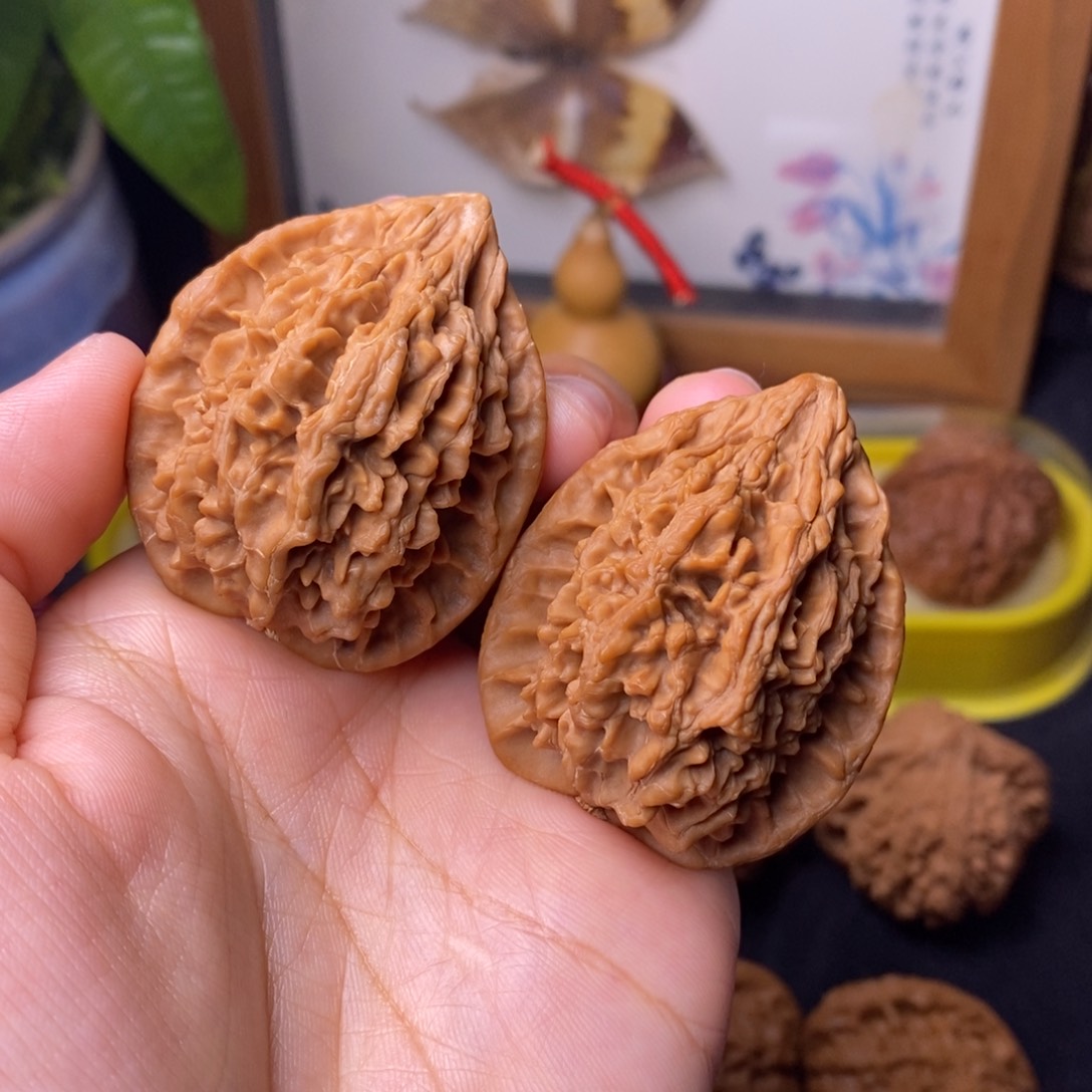 文玩核桃把件38十三陵鸡心
