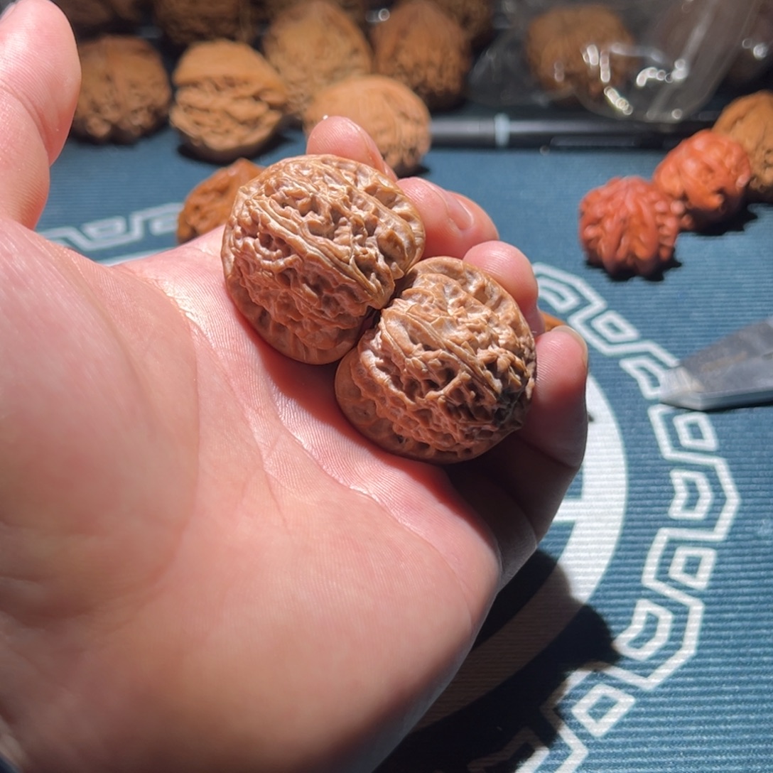 顺***然文玩核桃吊坠三角白