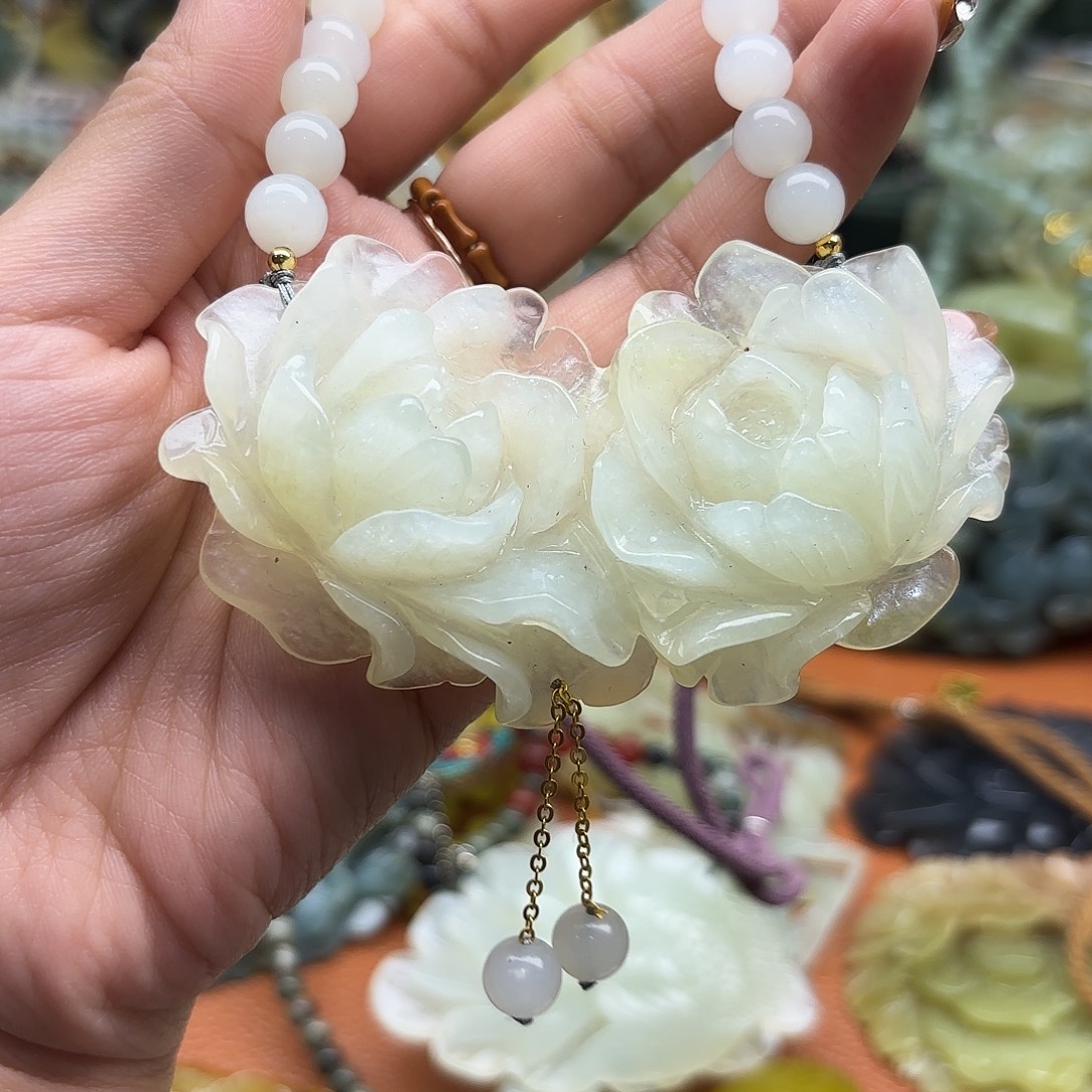 蛇纹石玉未镶嵌吊坠