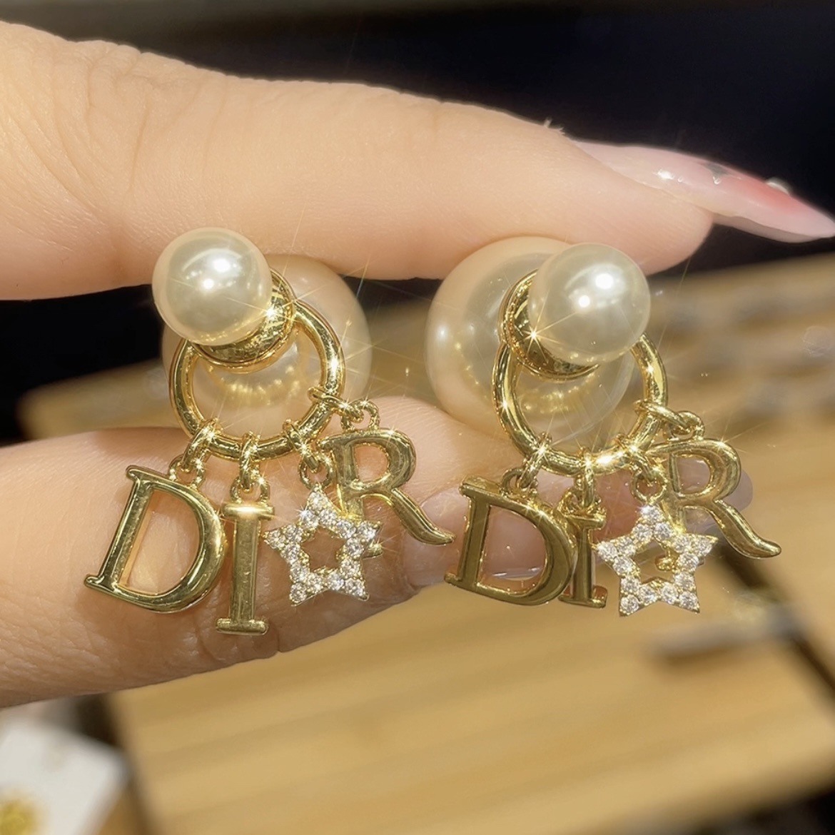 铜合金合成锆石耳饰 字母前后两戴珠珠耳钉时尚气质百搭个性小众