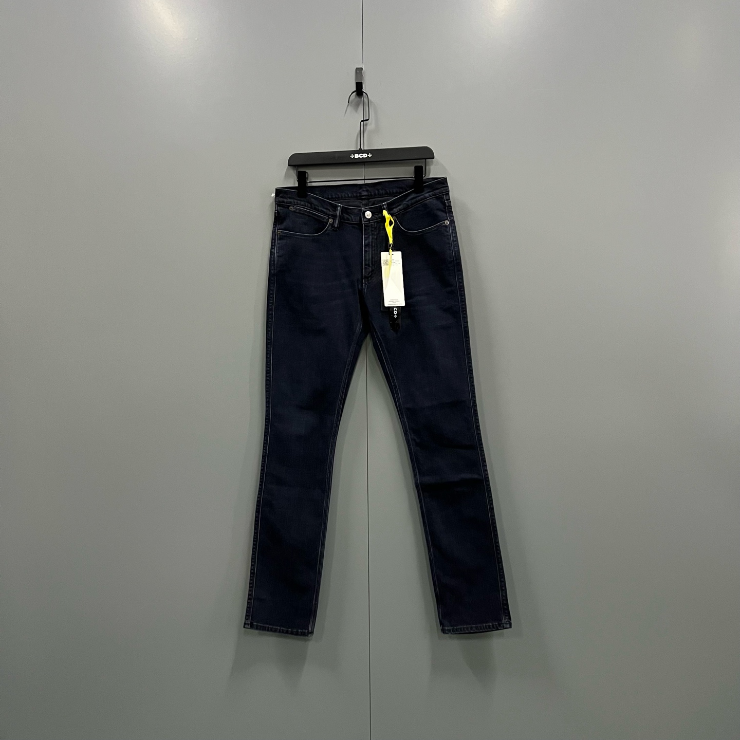 tt8 黑色紧身牛仔裤 32码/全新/305349