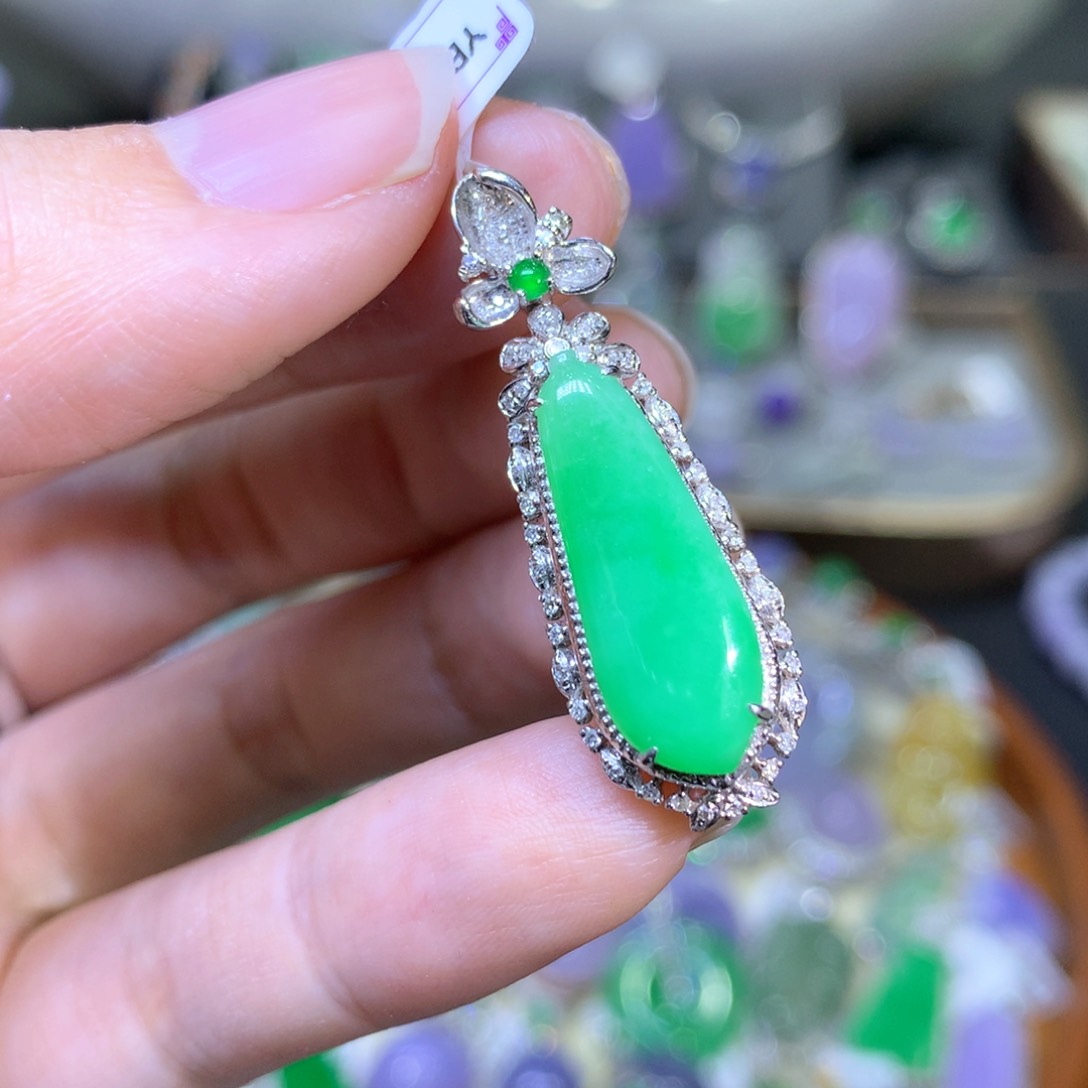 【闪购商品】翡翠颈饰18K金镶嵌翡翠吊坠项链