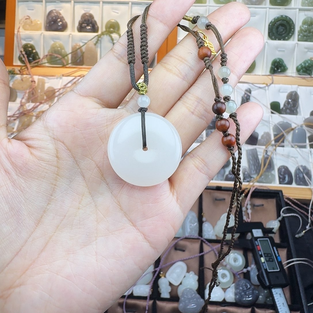 和田玉颈饰未镶嵌午**饼