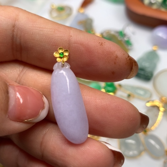 翡翠颈饰18K金镶嵌翡翠