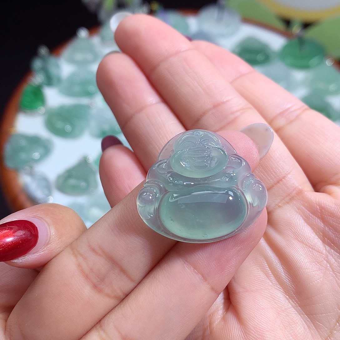 翡翠未镶嵌颈饰佛公