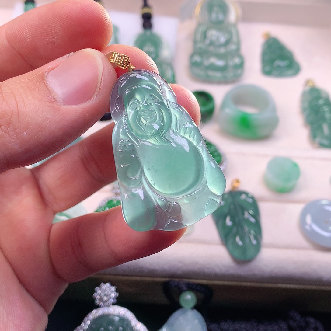 翡翠颈饰18K金镶嵌翡翠