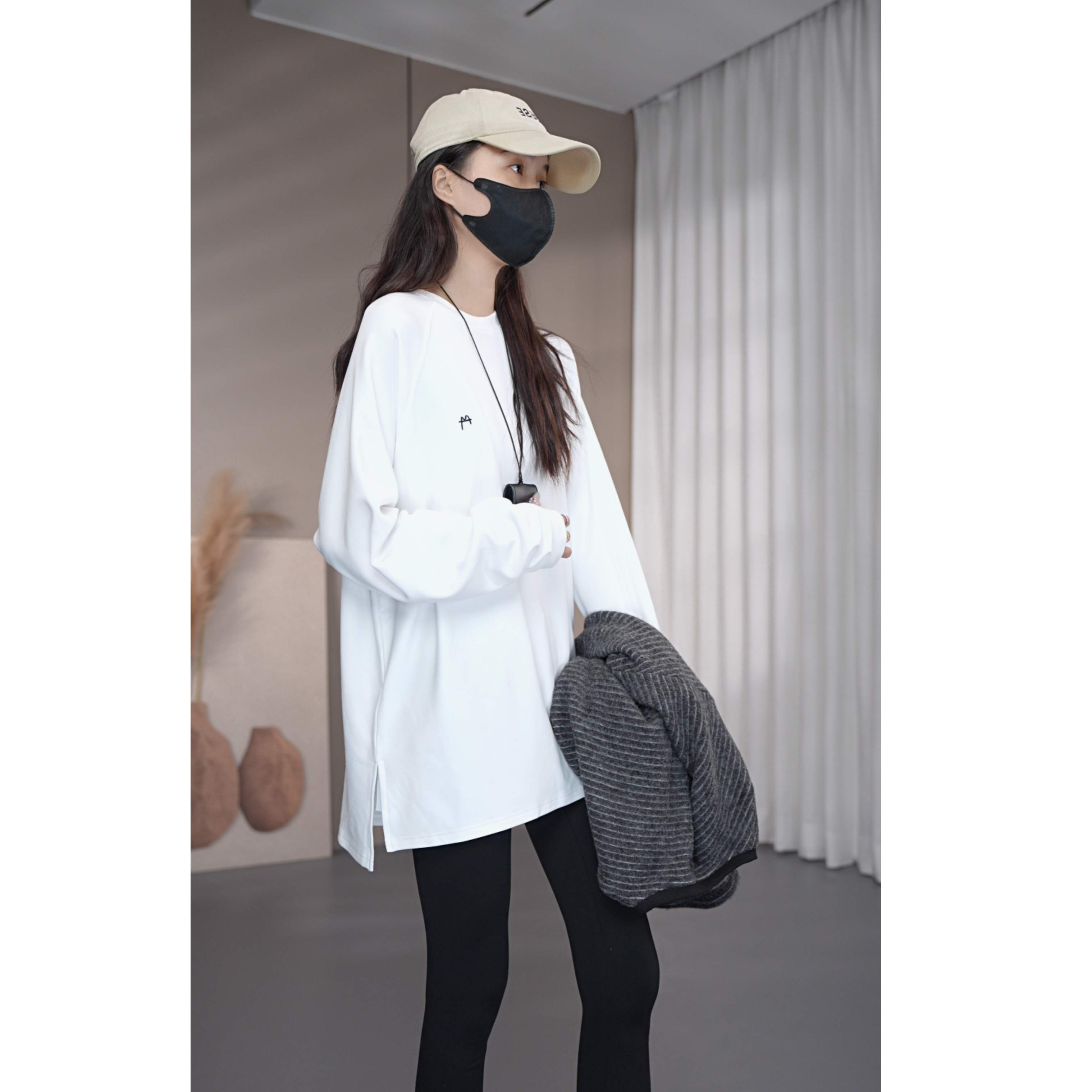 硕哥极简刺绣设计圆领休闲长袖打底加薄绒上衣T恤可外穿 24131