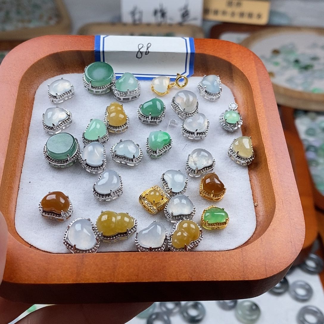 翡翠颈饰未镶嵌潘多啦1个