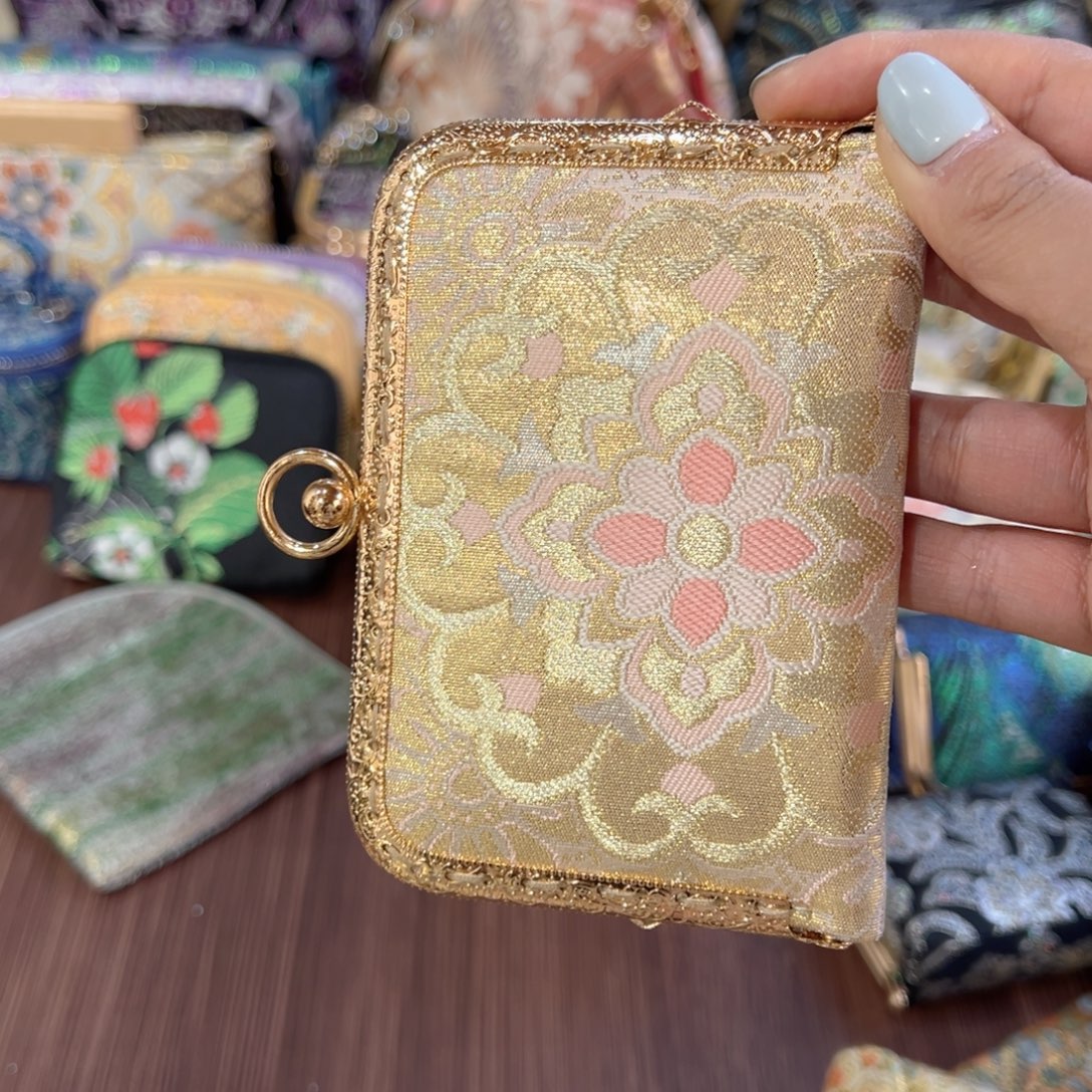 梅***肺织绣卡包福利不退换