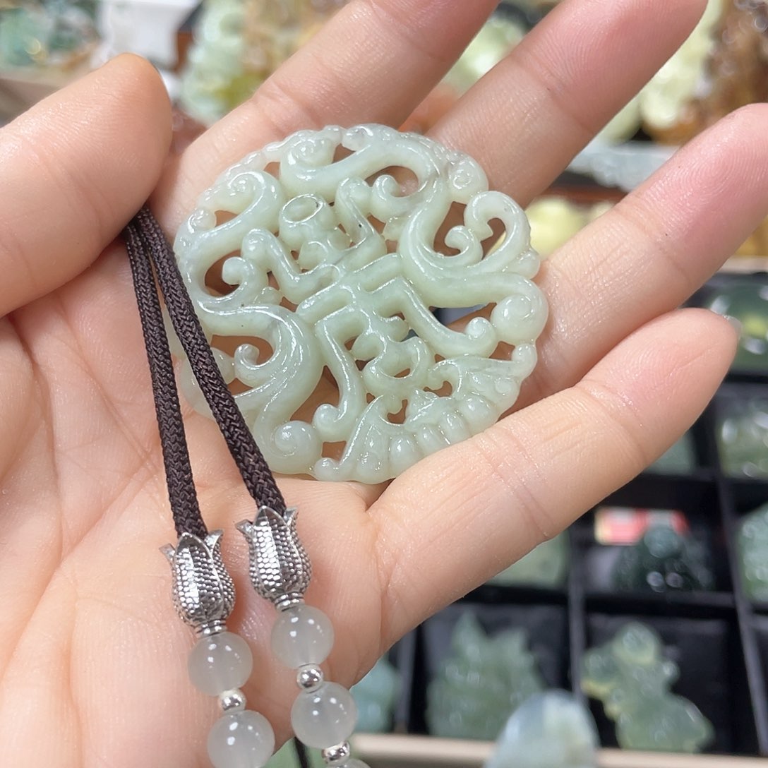 蛇纹石玉颈饰未镶嵌