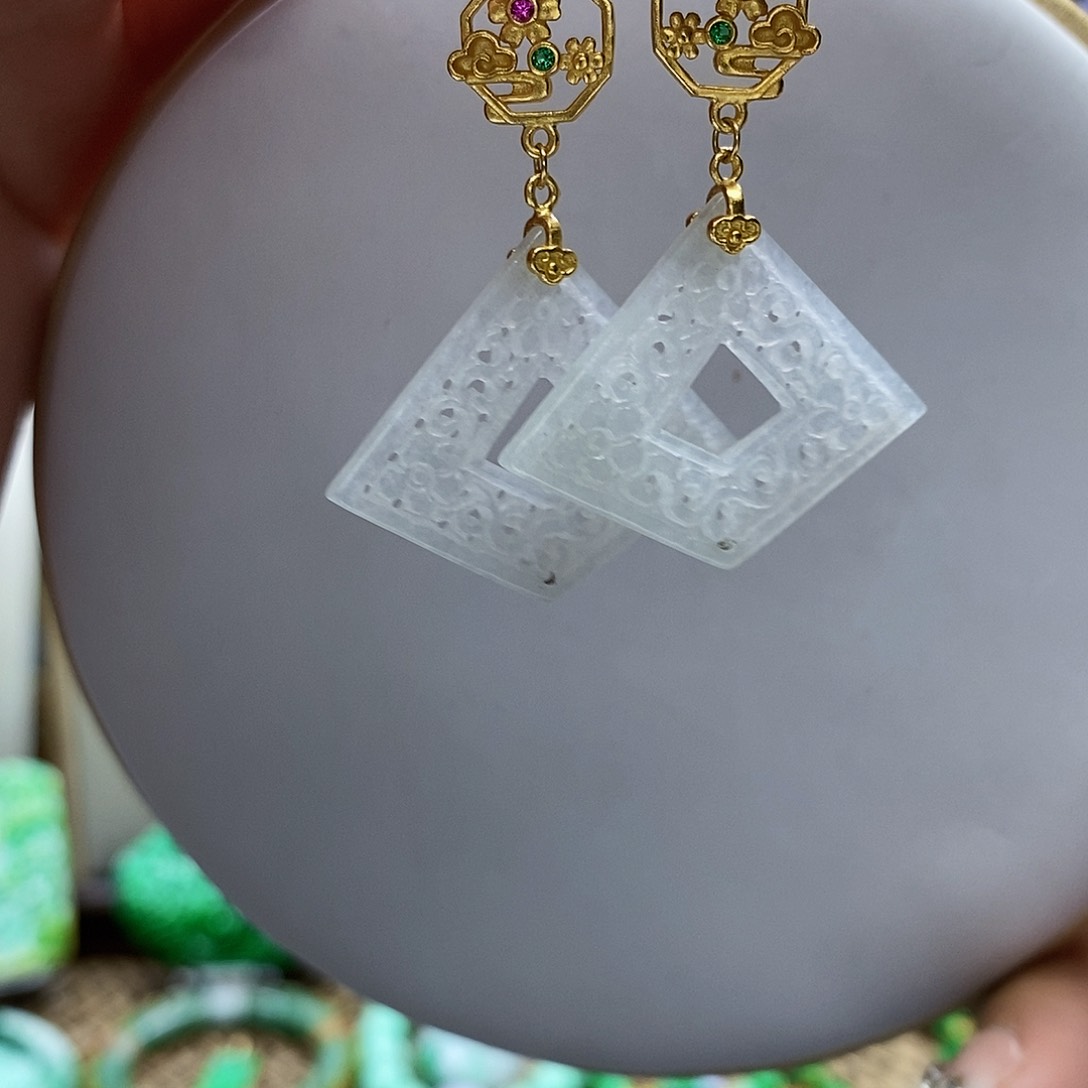 翡翠耳饰未镶嵌天然