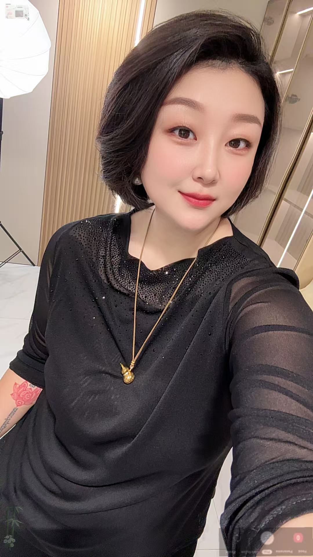 【聪姐推荐】3776新款重工堆堆领显瘦牛奶丝打底衫（衣长70，胸围118）