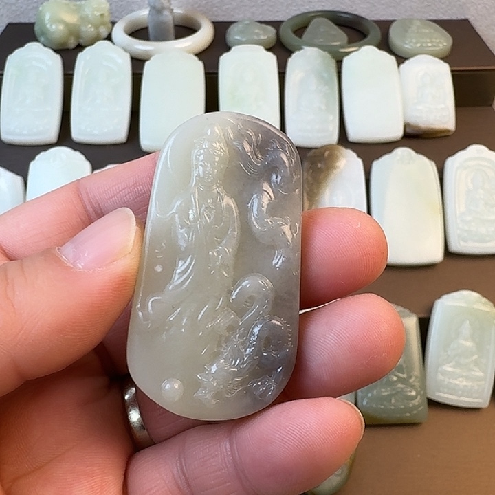 依***然和田玉（糖玉）未镶嵌颈饰