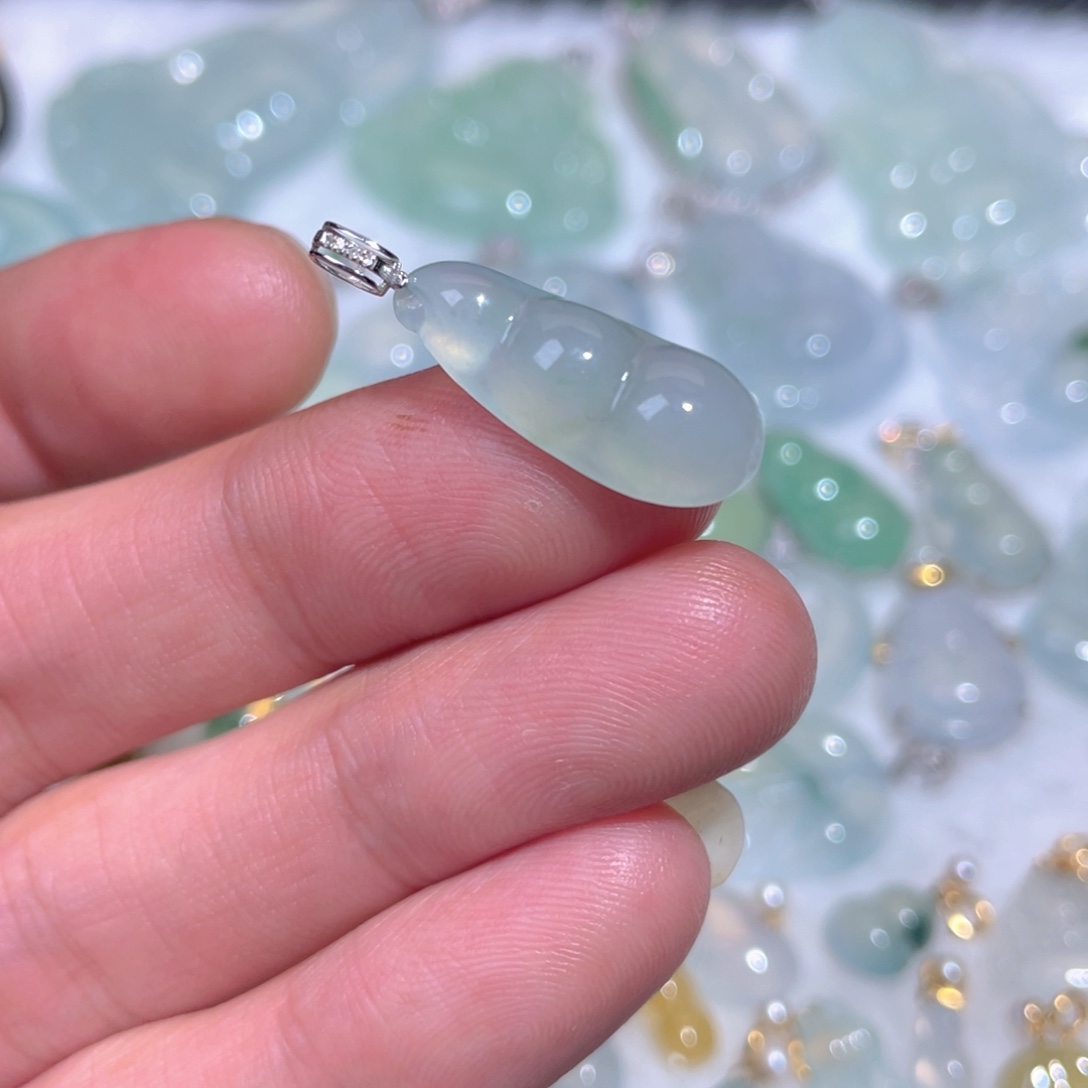 翡翠18K金镶嵌颈饰翡翠