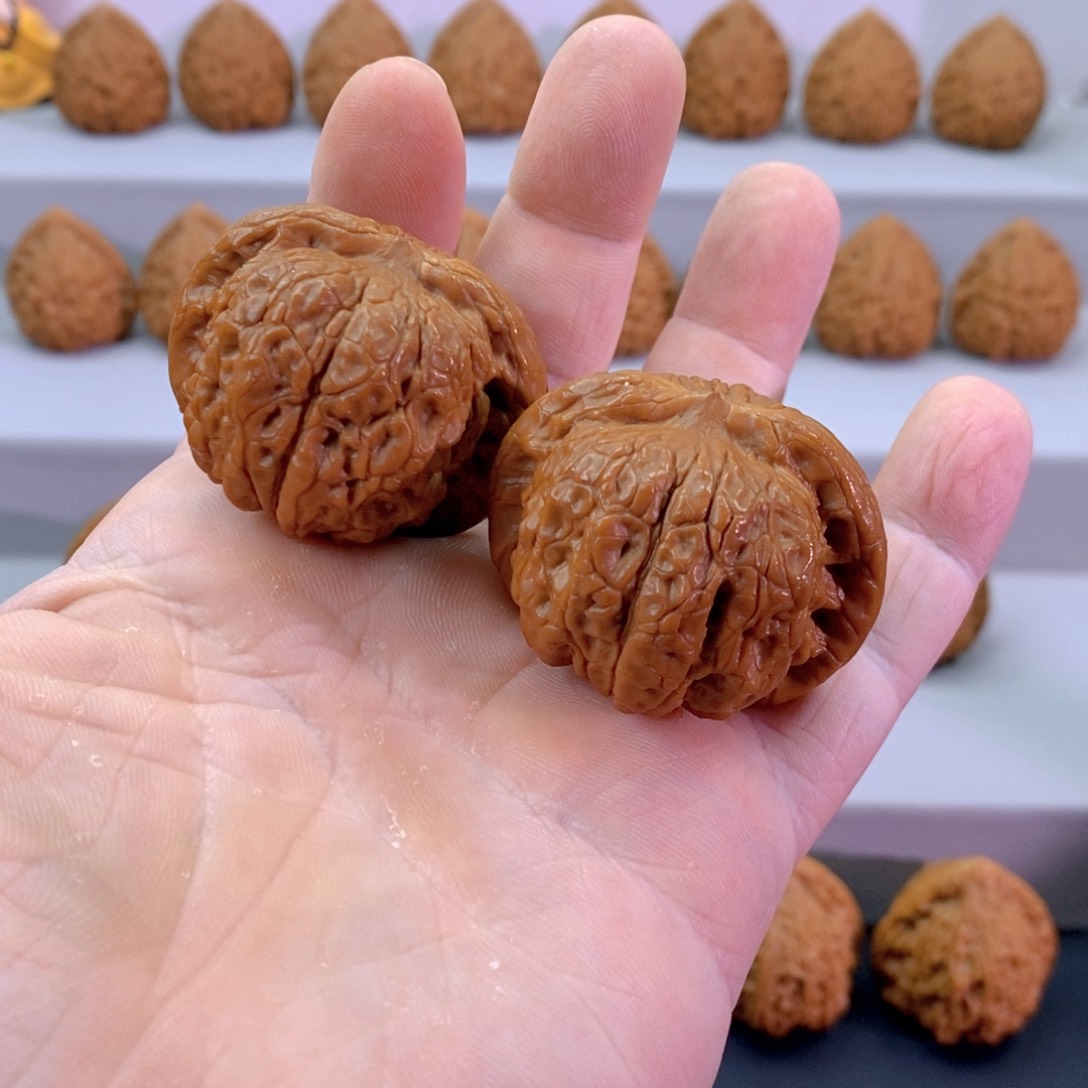 文玩核桃把件42全品血麒麟