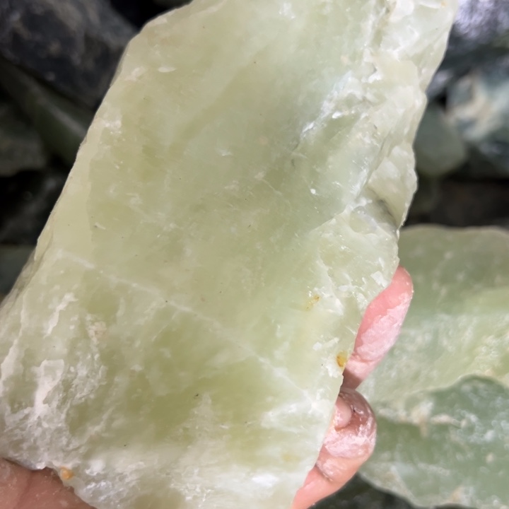 蛇纹石玉未镶嵌珠宝奇石