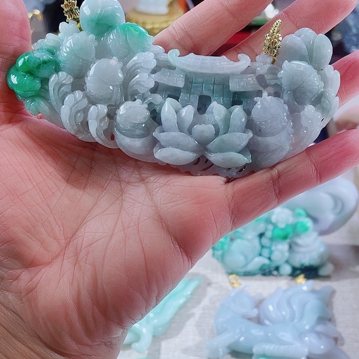 翡翠颈饰未镶嵌翡翠鱼跃龙门大弯弯