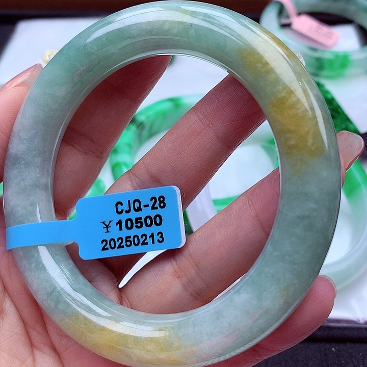 翡翠手镯未镶嵌翡翠